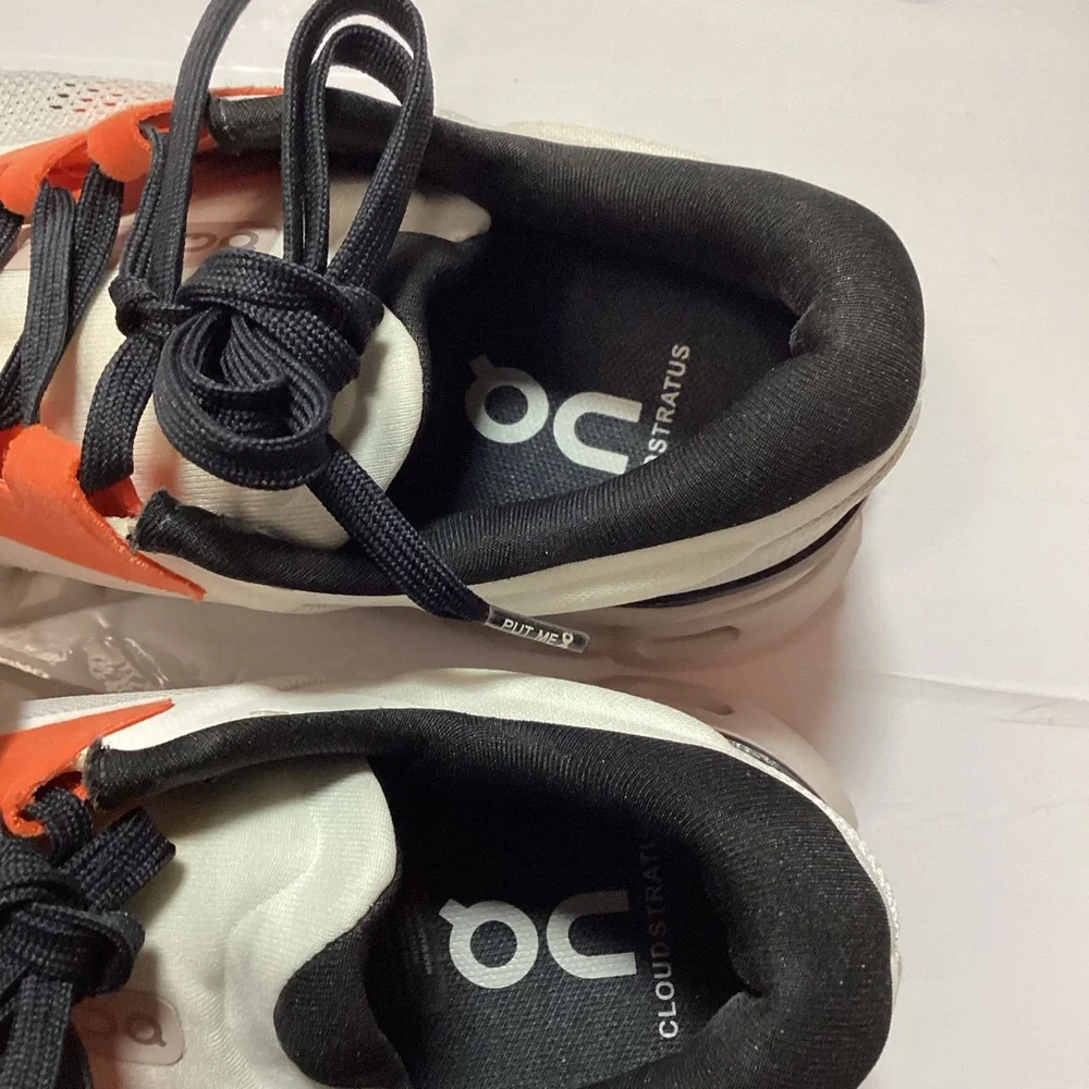 On Running Cloudstratus 3 shoes in undyed-white and sand. Women’s size 6 - Picture 9 of 11
